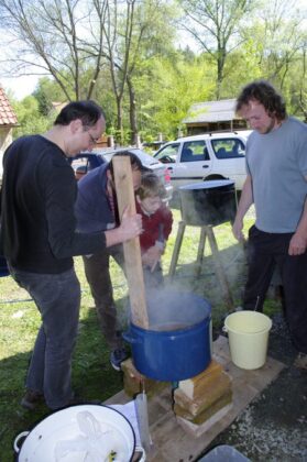 Vaření piva přilákalo i sousedy